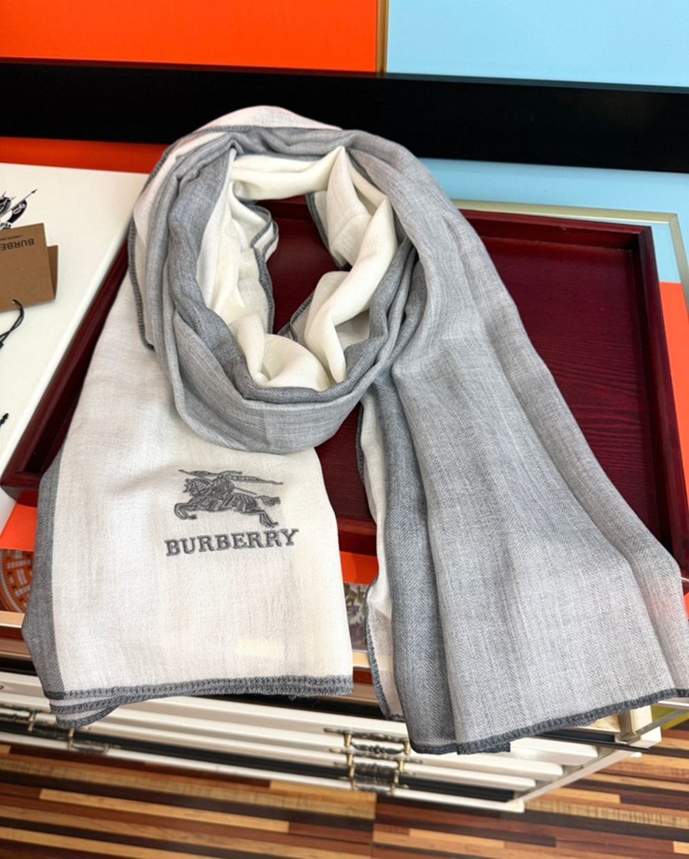 Burberry Large Soft Wrap Scarf Grey White Contrast - Picture 5 of 8